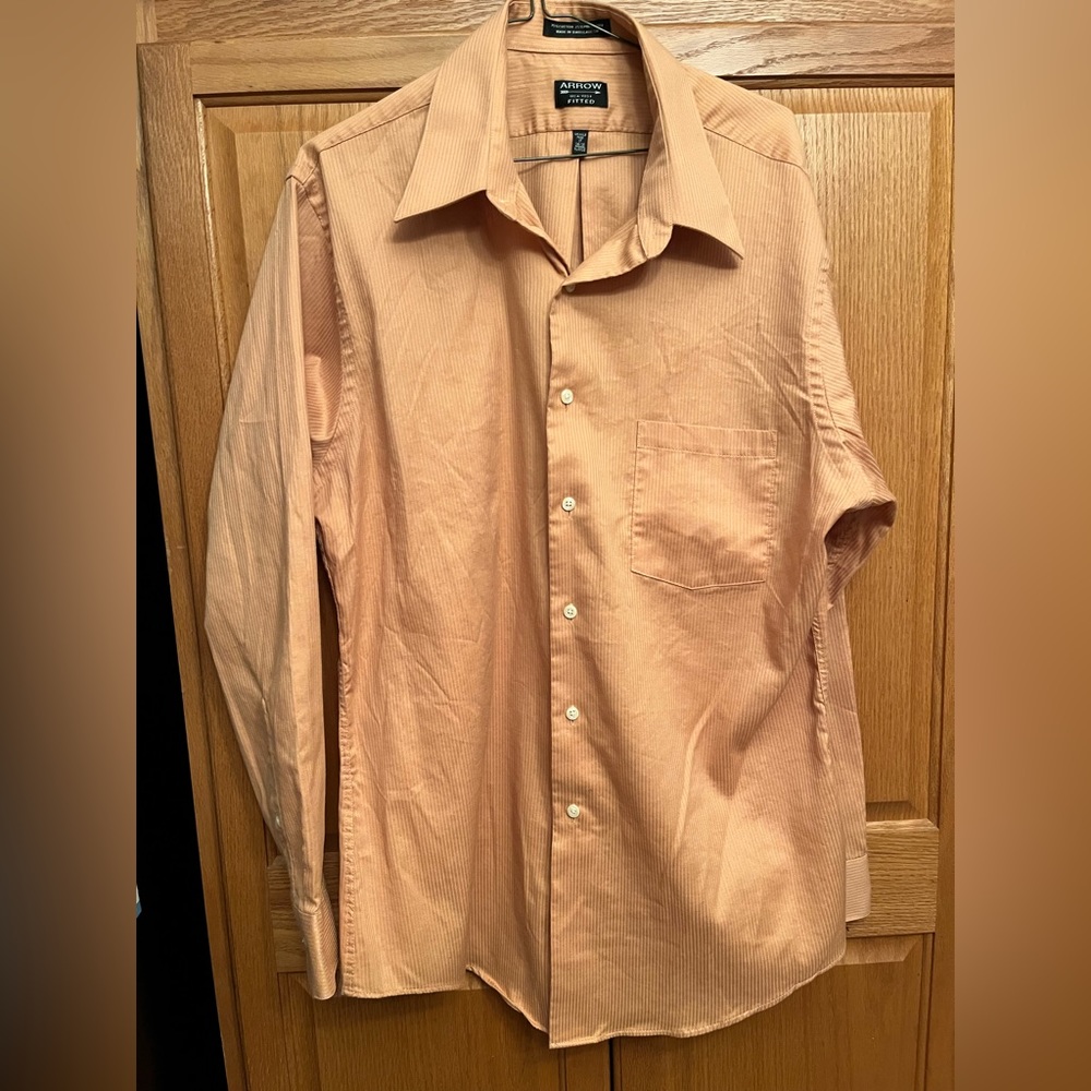 Men’s Apricot Color button down shirt Preowned EUC